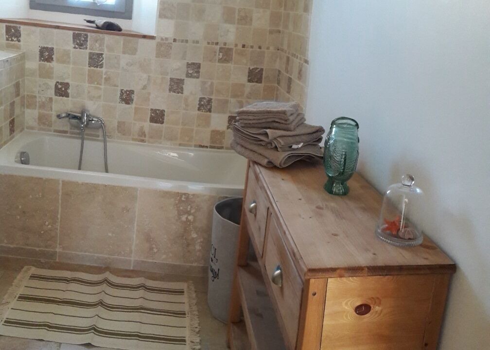 Photo of Bathroom in La Capelle-et-Masmolene