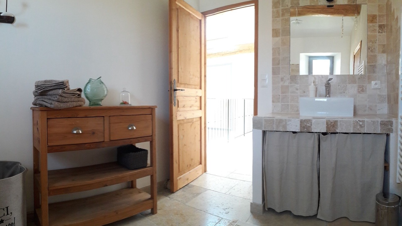Photo of Bathroom in La Capelle-et-Masmolene