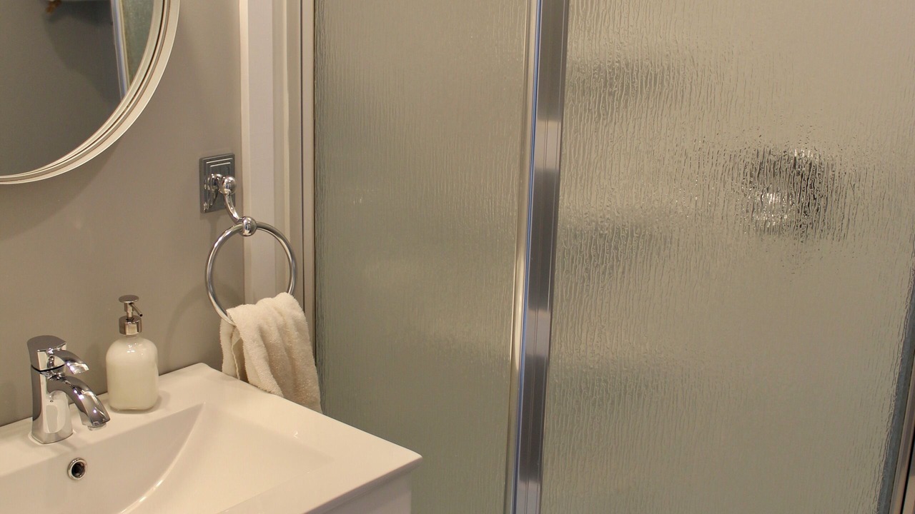 Photo of Bathroom in Darnley