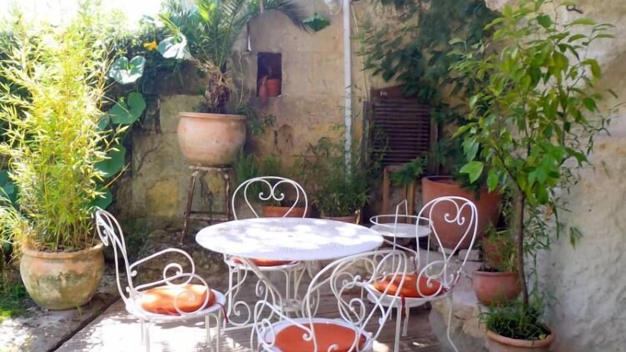 Photo of Patio Balcony in Saint-Etienne-de-Chigny