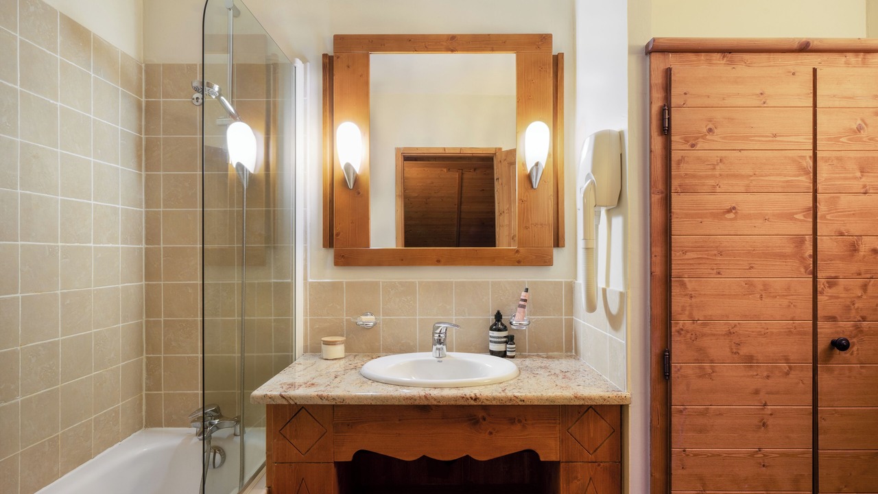 Photo of Bathroom in Arc-1950