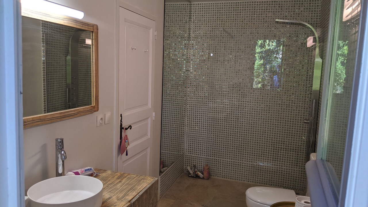 Photo of Bathroom in La Capelle-et-Masmolene