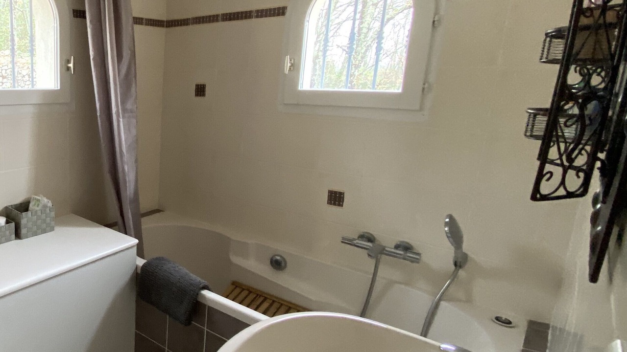 Photo of Bathroom in Saint Alban Auriolles