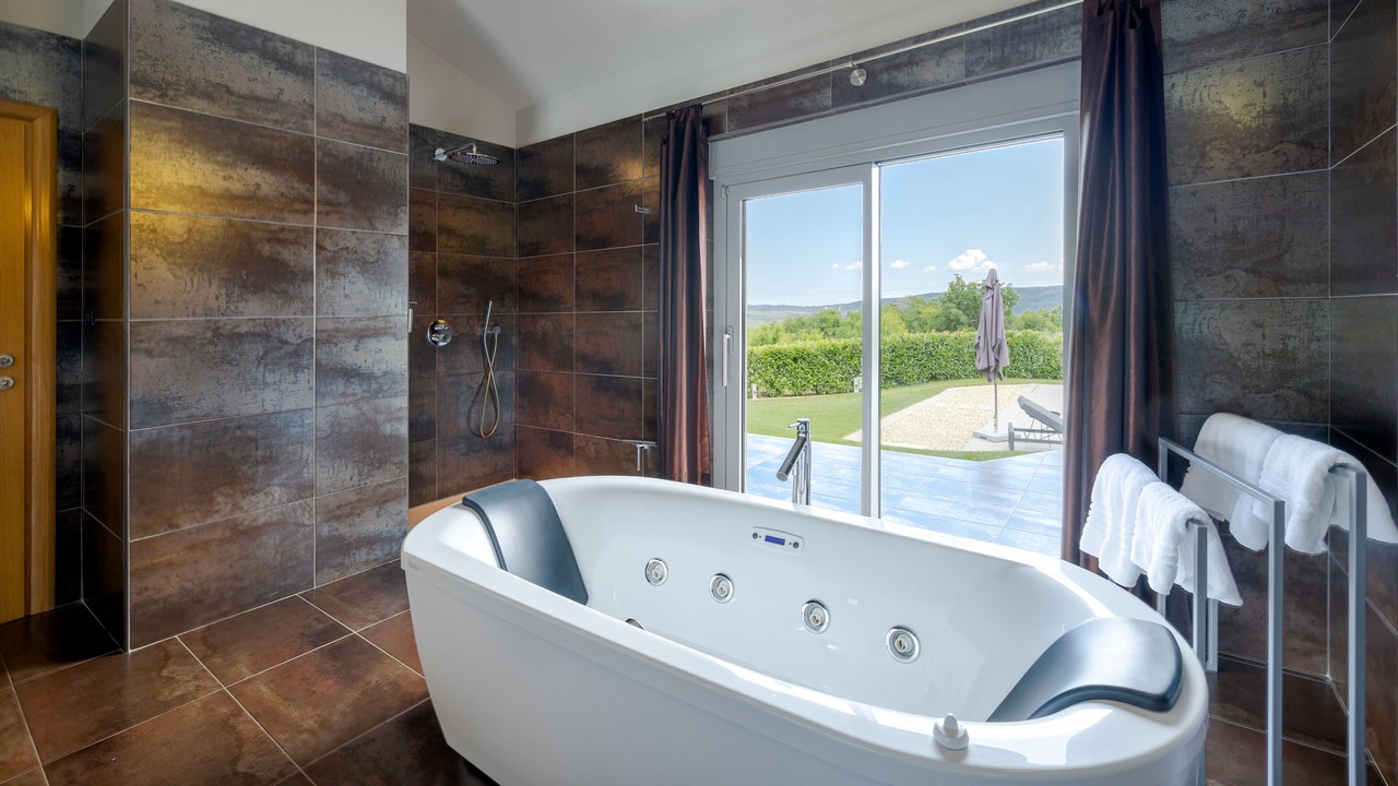 Photo of Bathroom in Topid