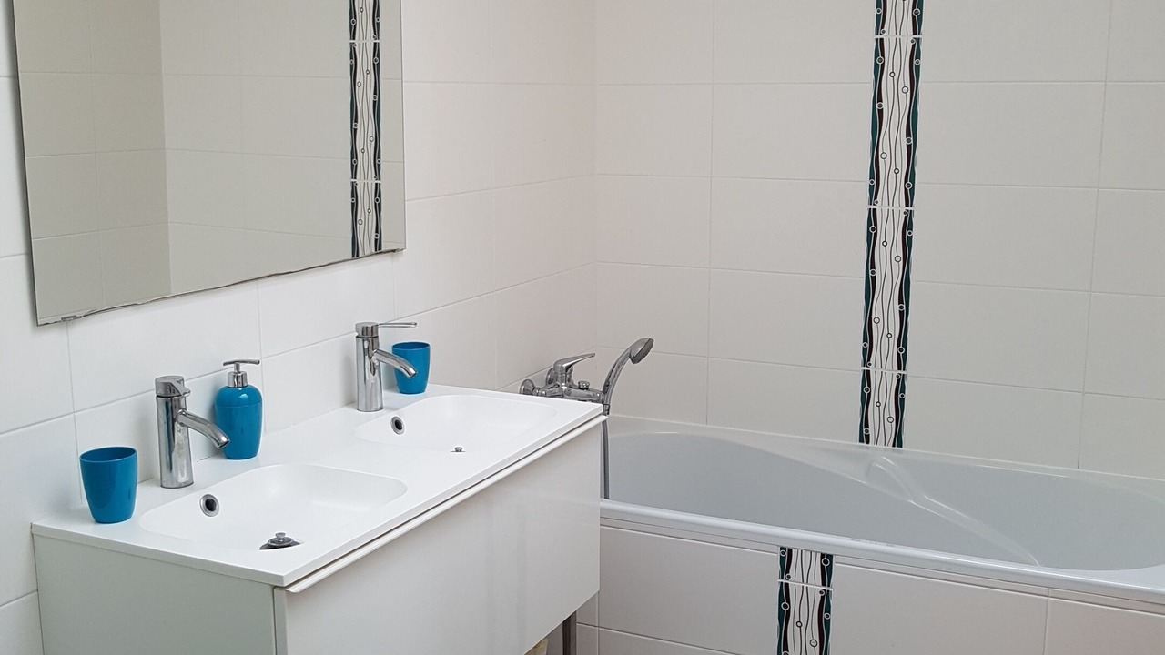 Photo of Bathroom in Billiers