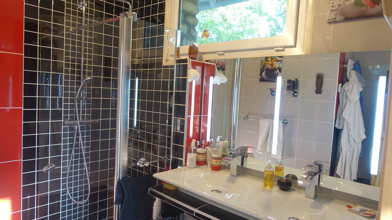Photo of Bathroom in Neauphle-le-Vieux