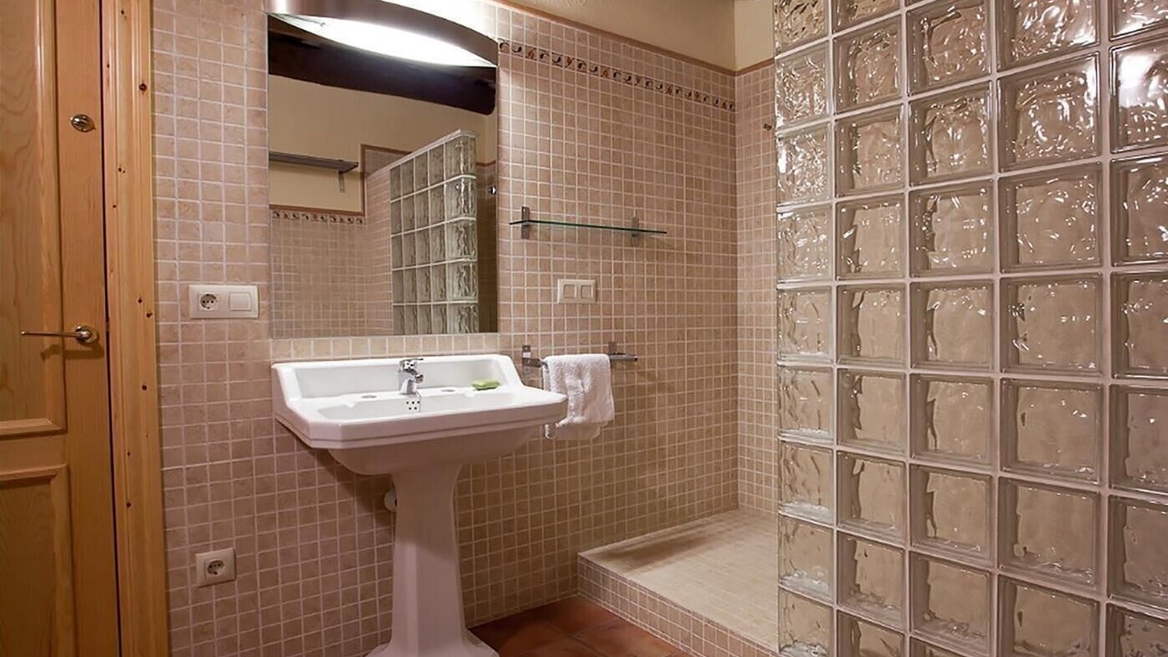 Photo of Bathroom in Avinyo