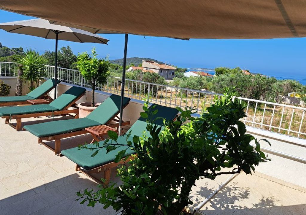 Photo of Patio Balcony in Maslinica