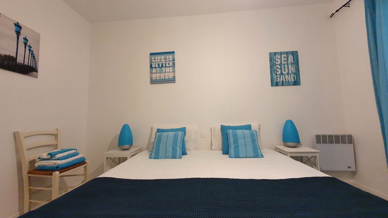 Photo of Bedroom in Pont-Saint-Esprit