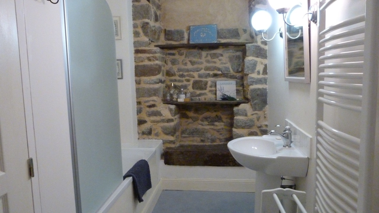 Photo of Bathroom in Lanvallay