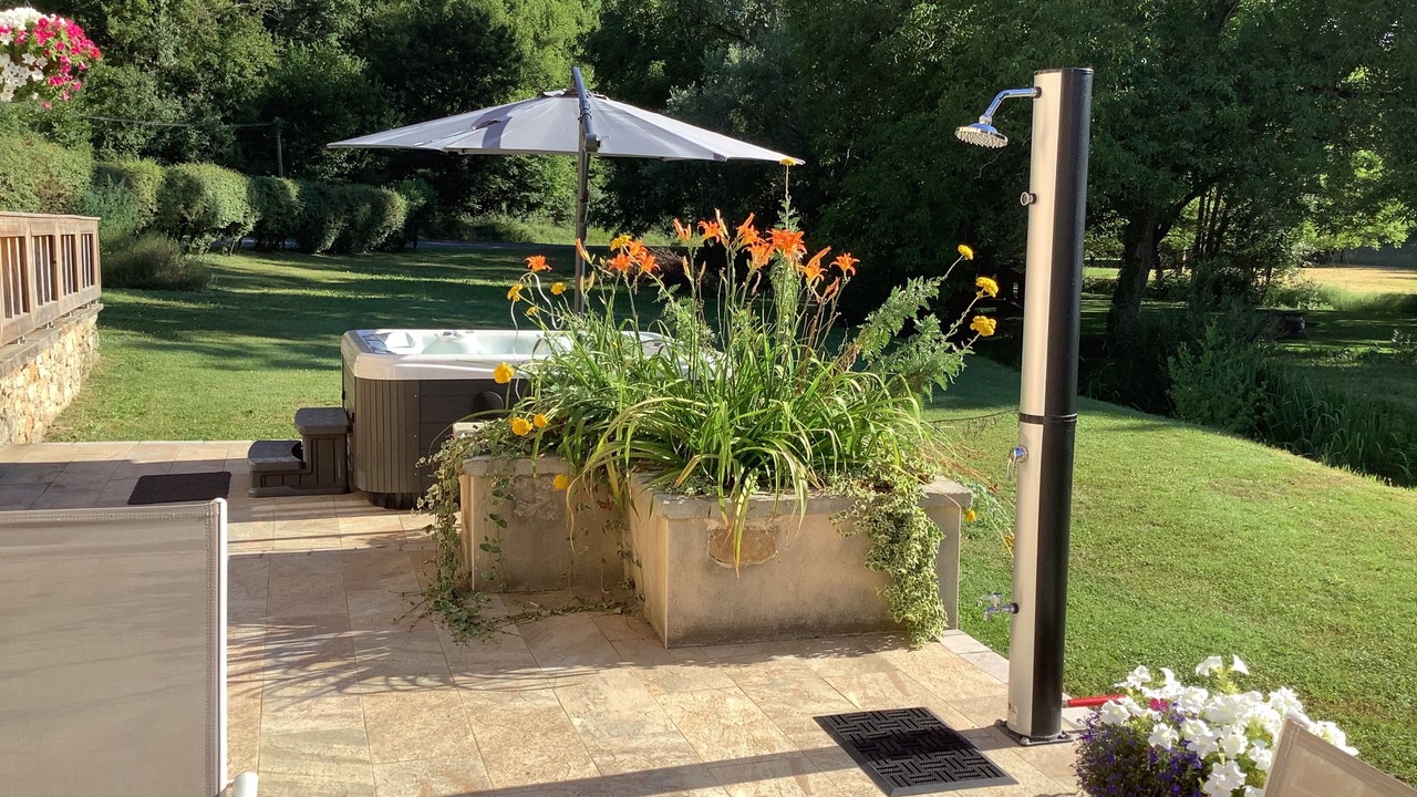 Photo of Patio Balcony in Salles-Courbaties