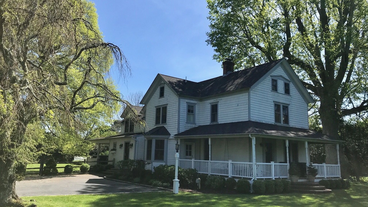 Photo of Outdoor in Village of Southampton