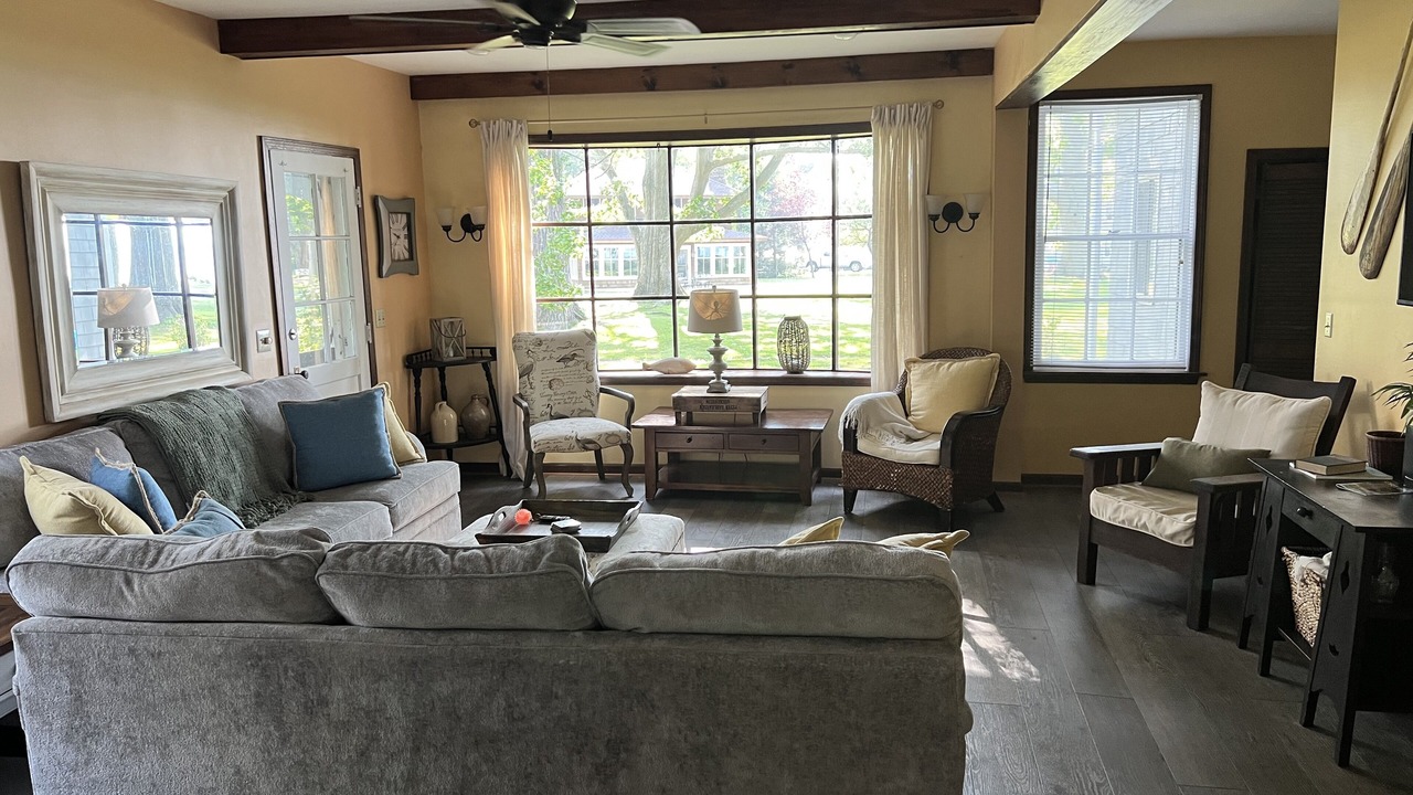 Photo of Livingroom in Waverly Beach