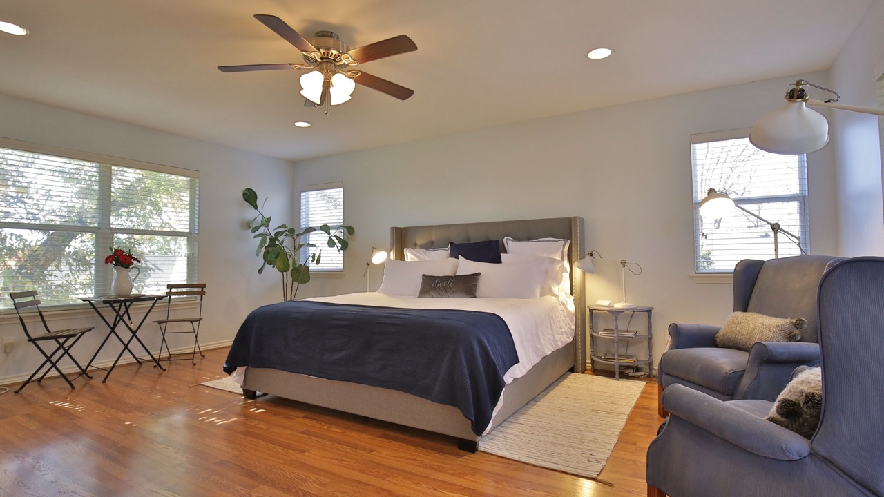 Photo of Bedroom in Sayles Blvd. Area