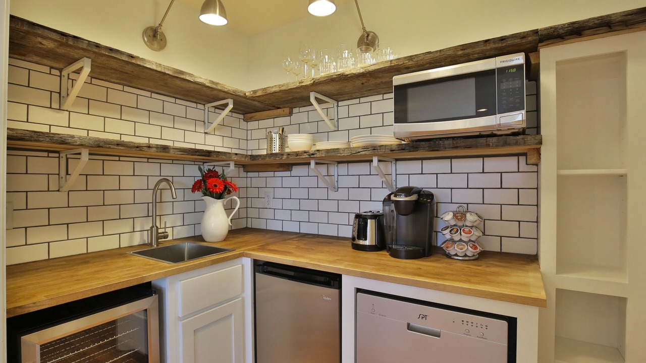 Photo of Kitchen in Sayles Blvd. Area