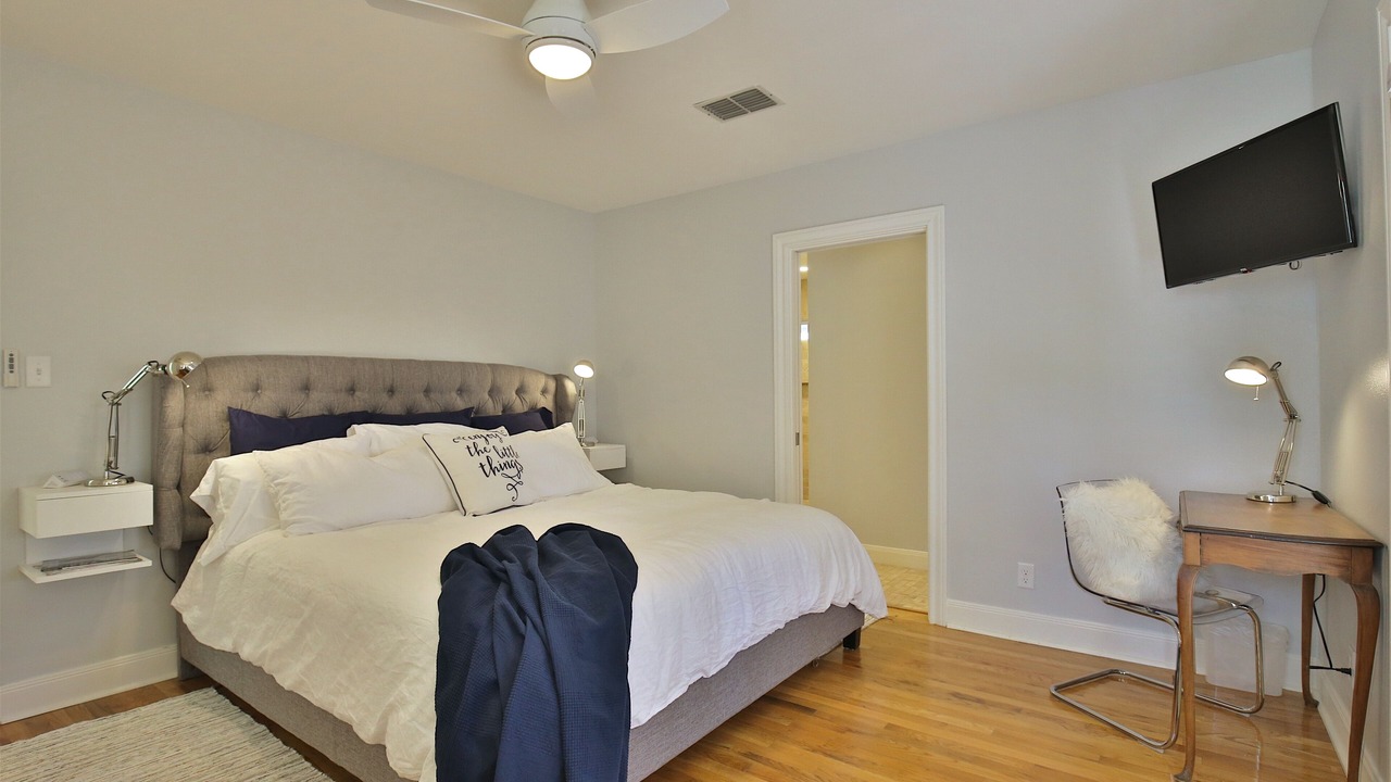 Photo of Bedroom in Sayles Blvd. Area