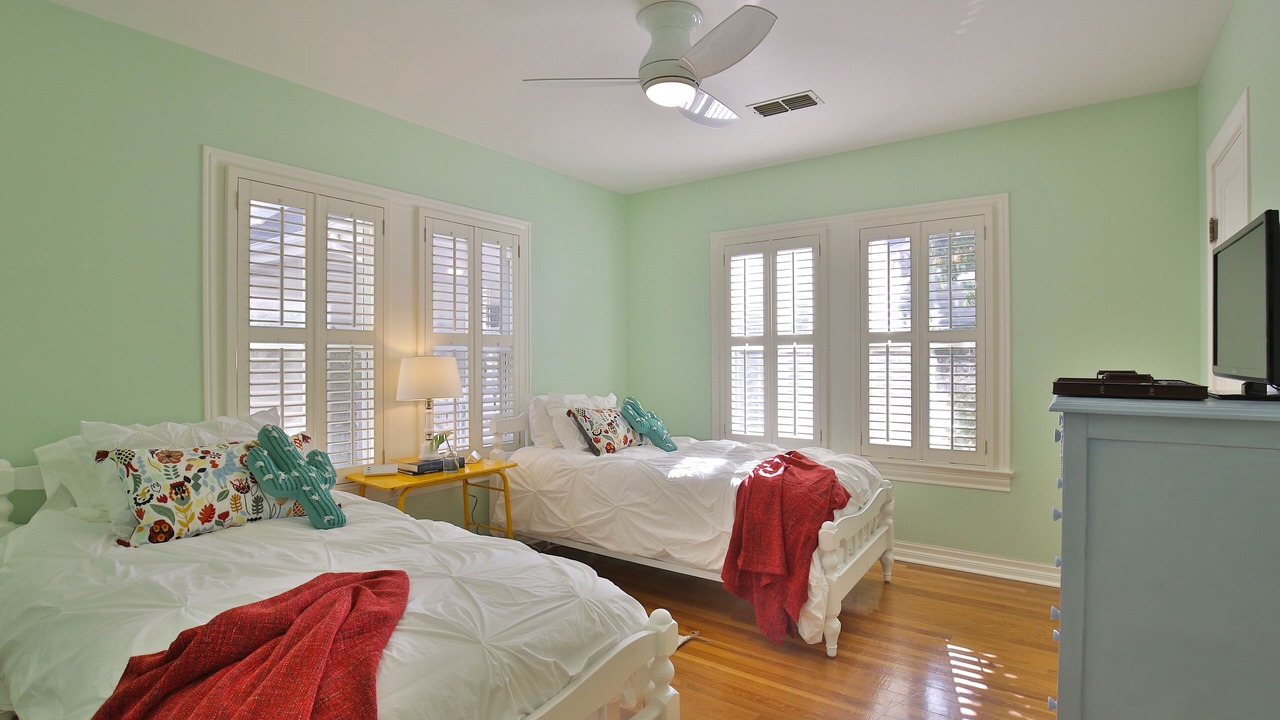 Photo of Bedroom in Sayles Blvd. Area