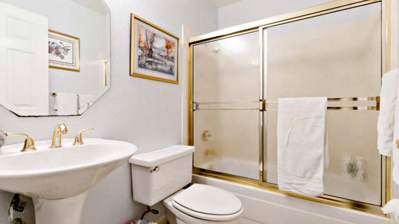 Photo of Bathroom in Union City