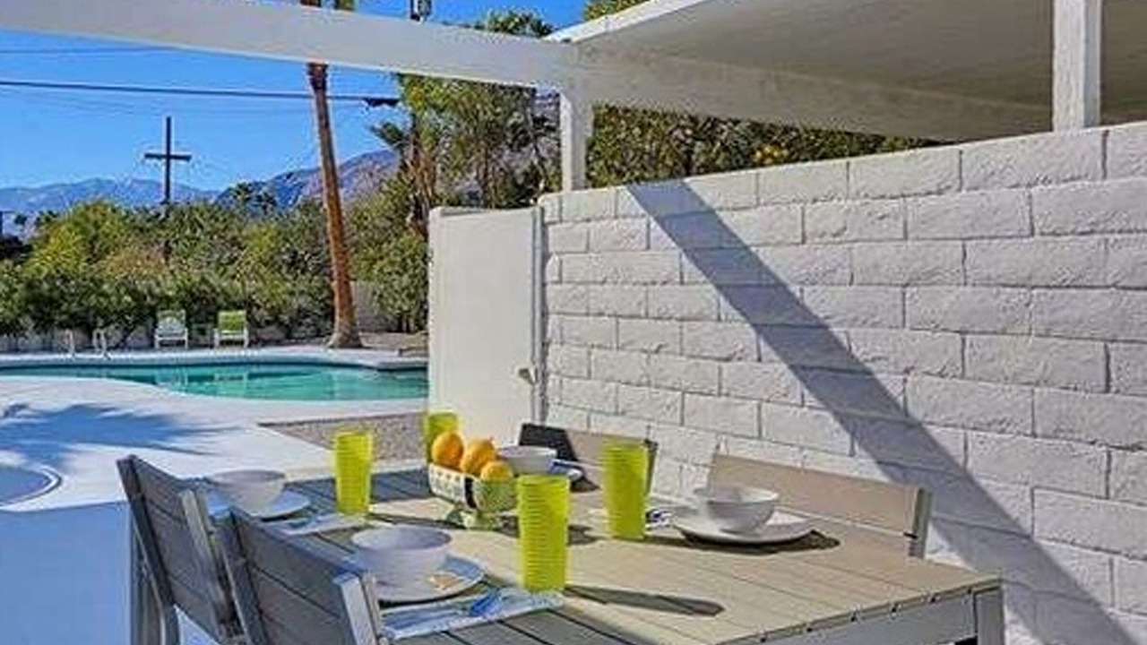 Photo of Outdoor in Racquet Club Estates