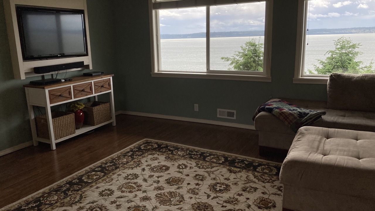 Photo of Bedroom in Warm Beach