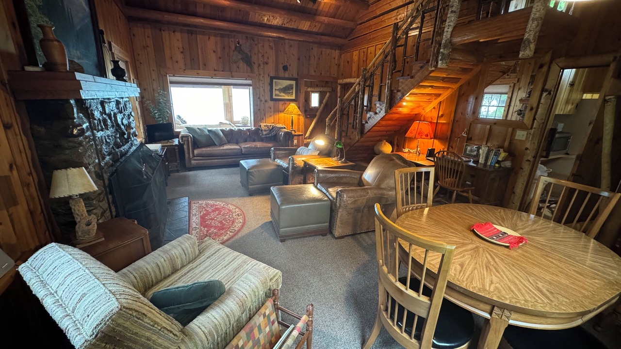 Photo of Livingroom in West Glacier