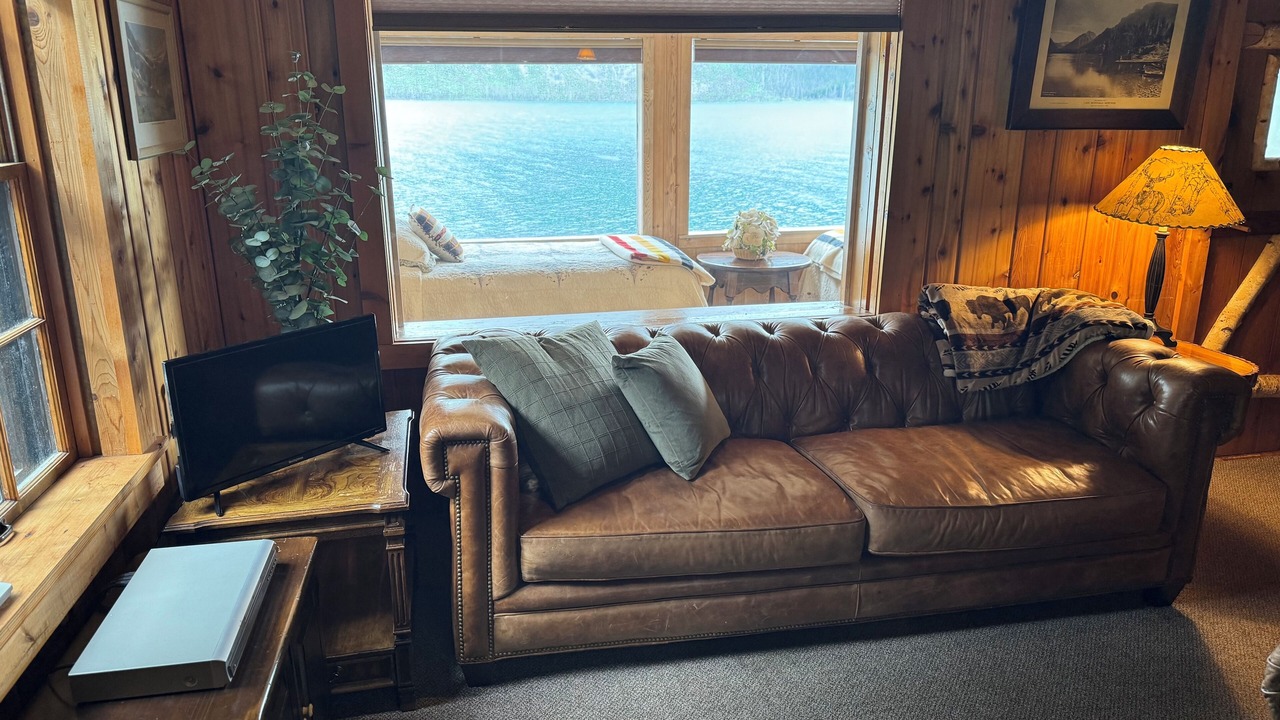 Photo of Livingroom in West Glacier