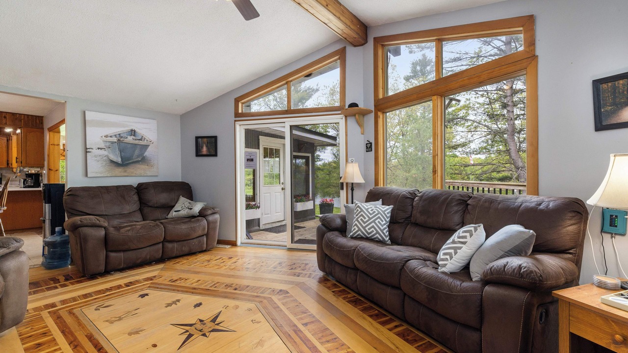 Photo of Livingroom in Central Frontenac