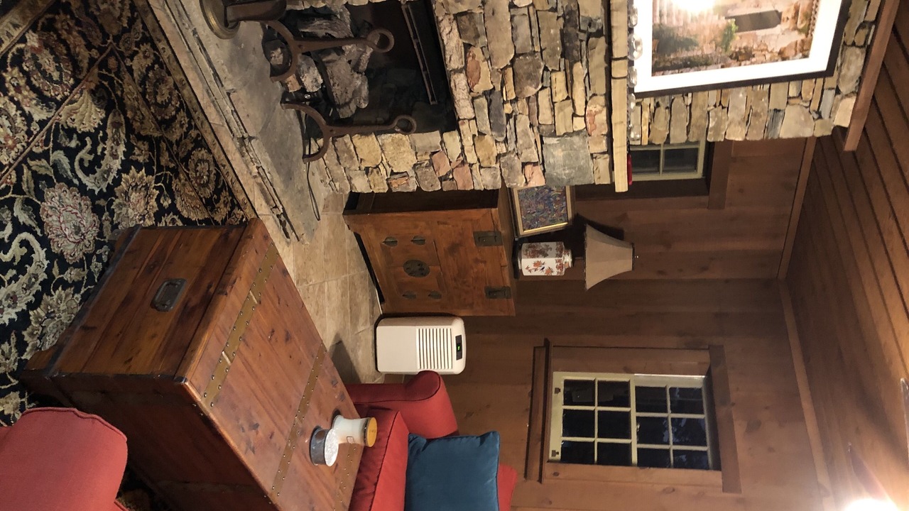 Photo of Livingroom in Roxboro