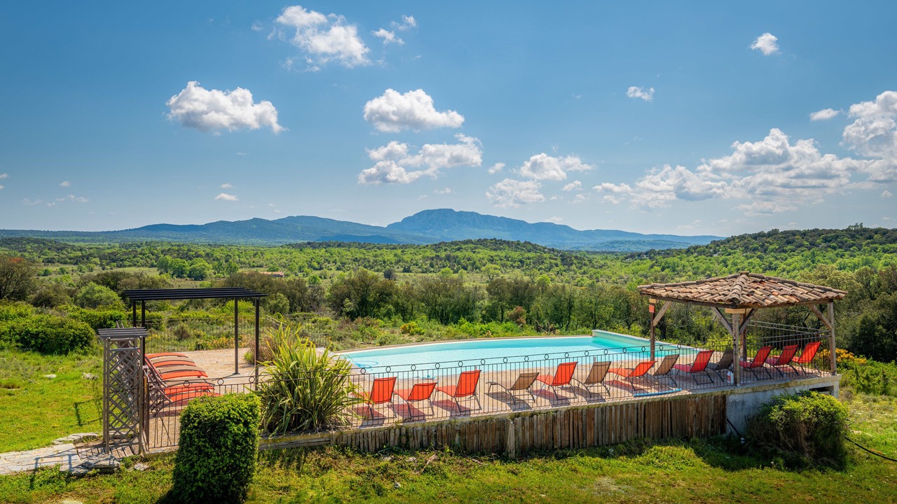 Photo of Outdoor in Claret