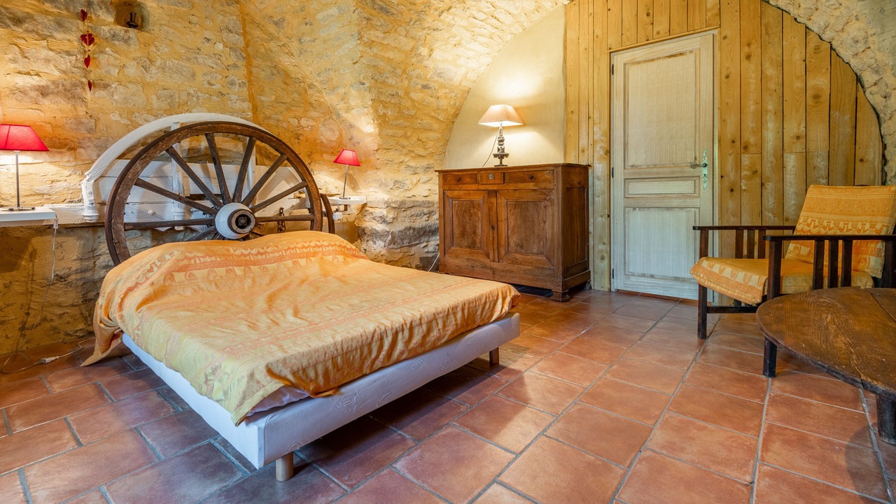 Photo of Bedroom in Claret