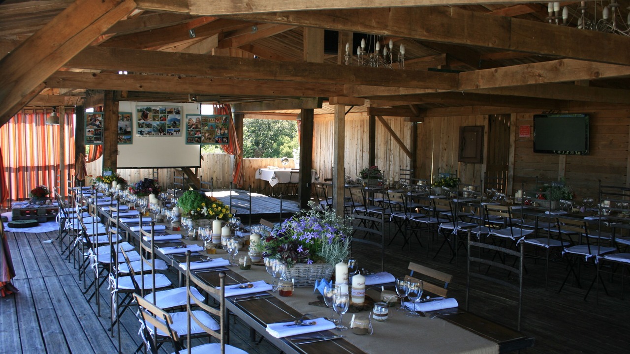 Photo of Outdoor in Claret