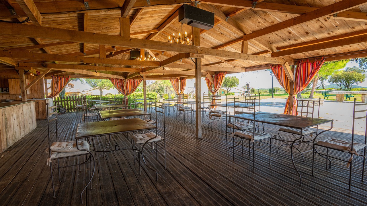 Photo of Outdoor in Claret