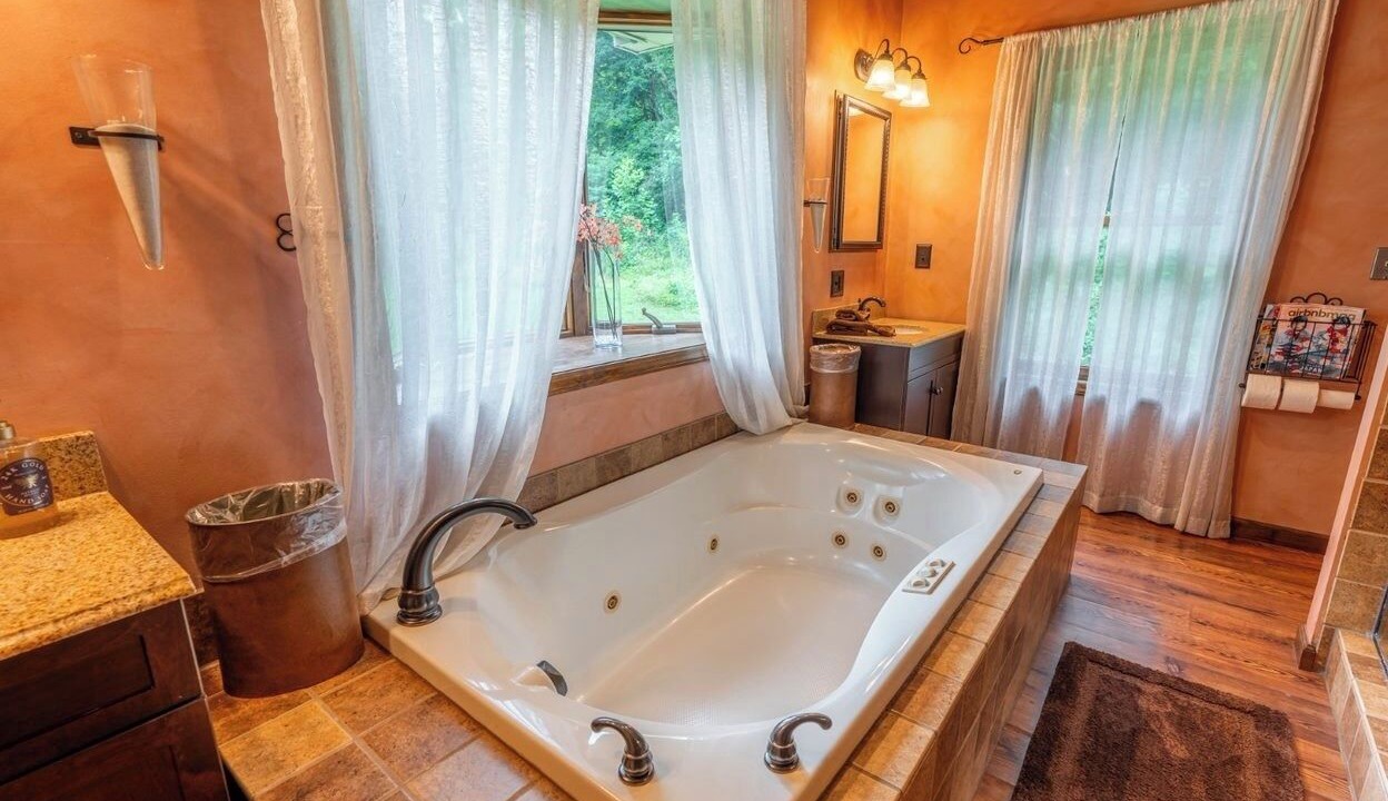 Photo of Bathroom in Confluence