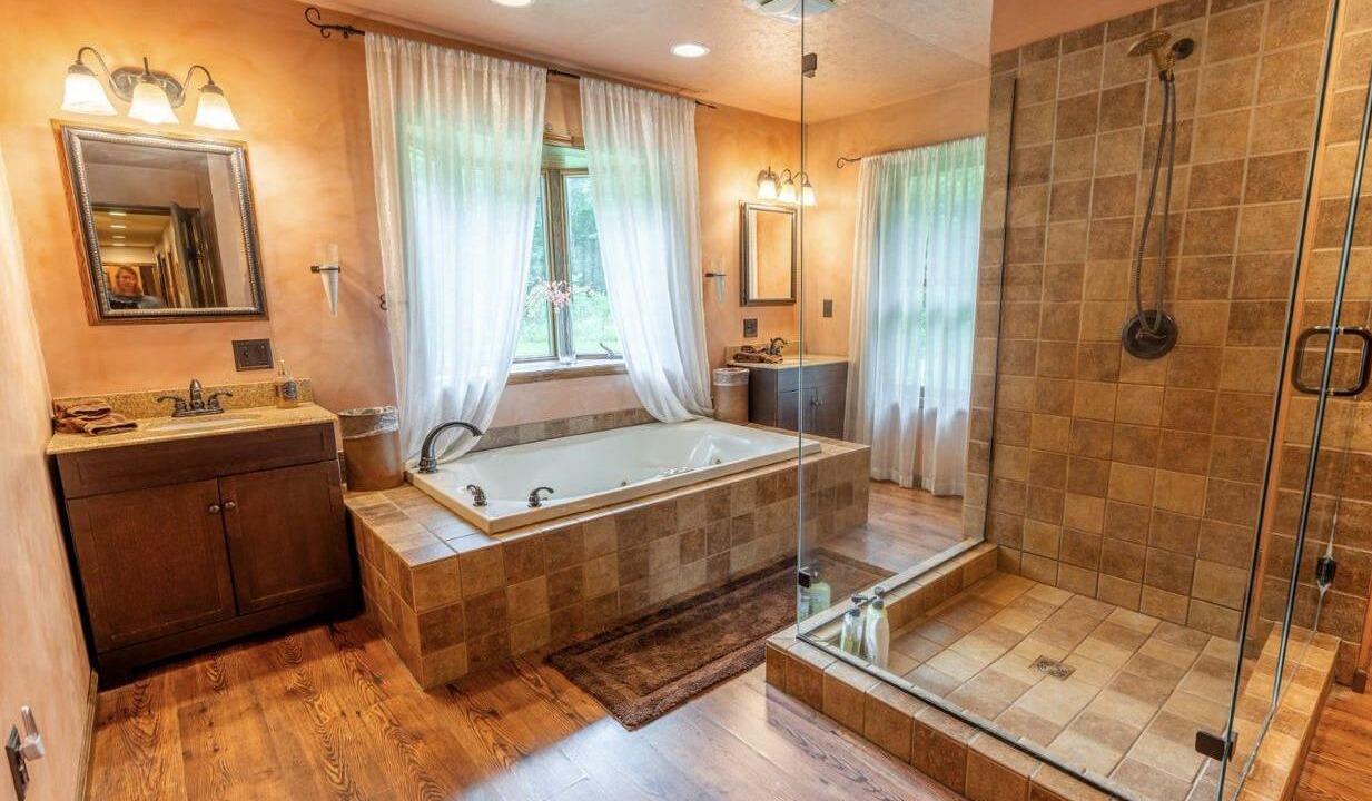 Photo of Bathroom in Confluence