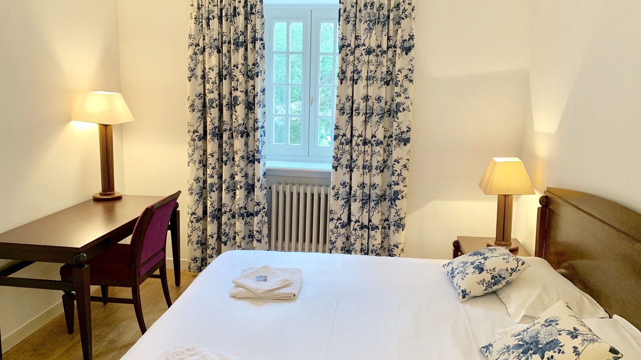 Photo of Bedroom in Saint-Coulomb
