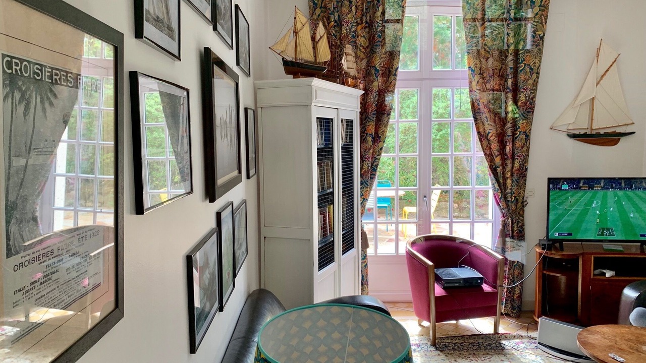 Photo of Livingroom in Saint-Coulomb