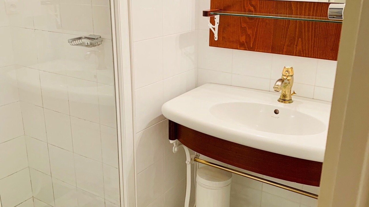 Photo of Bathroom in Saint-Coulomb