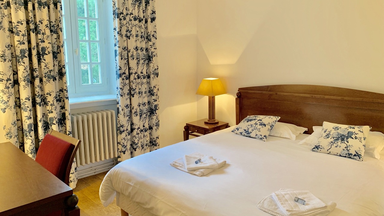 Photo of Bedroom in Saint-Coulomb