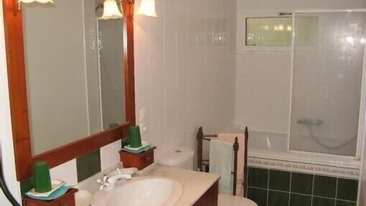 Photo of Bathroom in Saint-Leonard