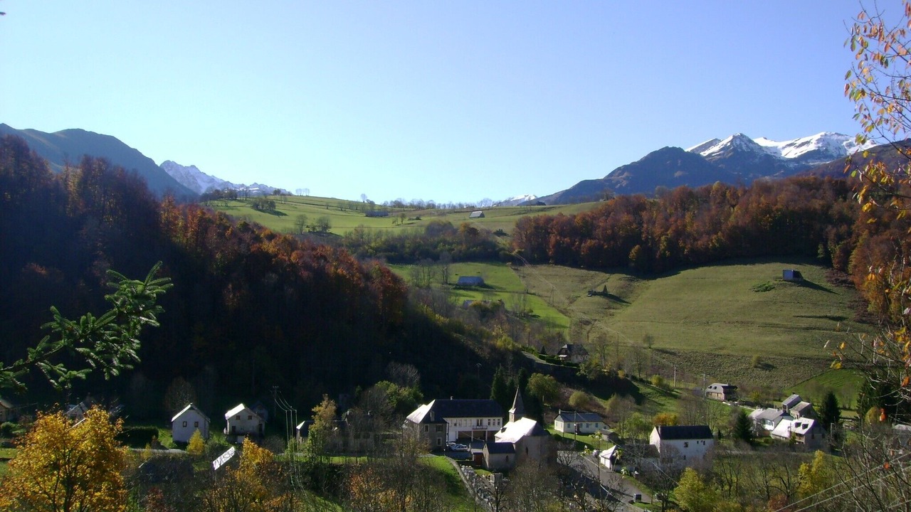 Photo of Outdoor in Campan