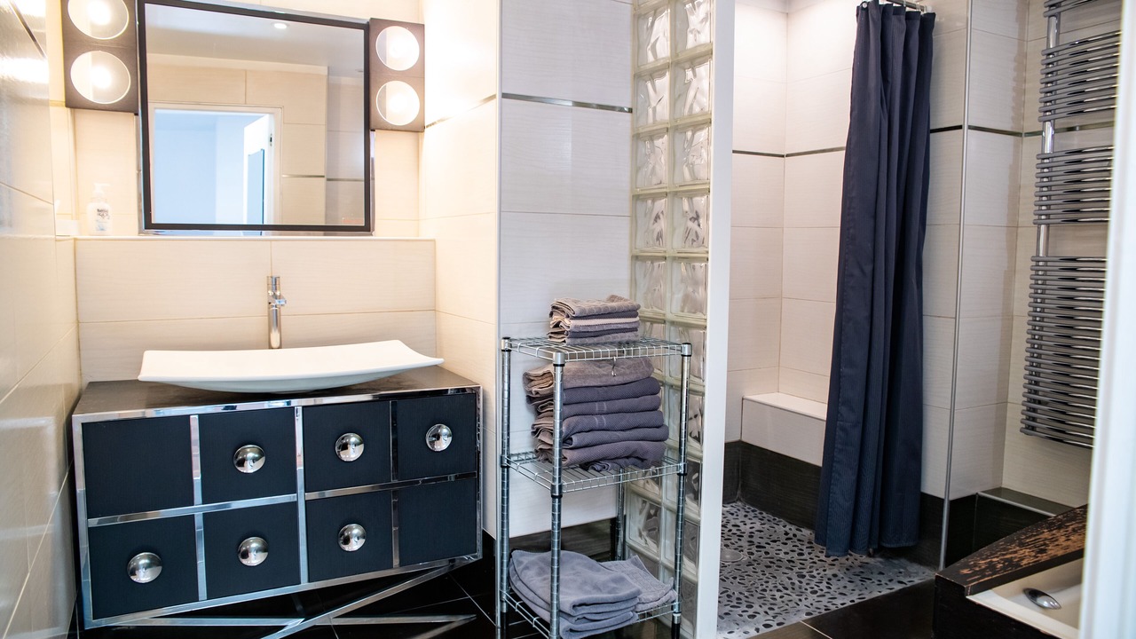 Photo of Bathroom in Deauville City Centre