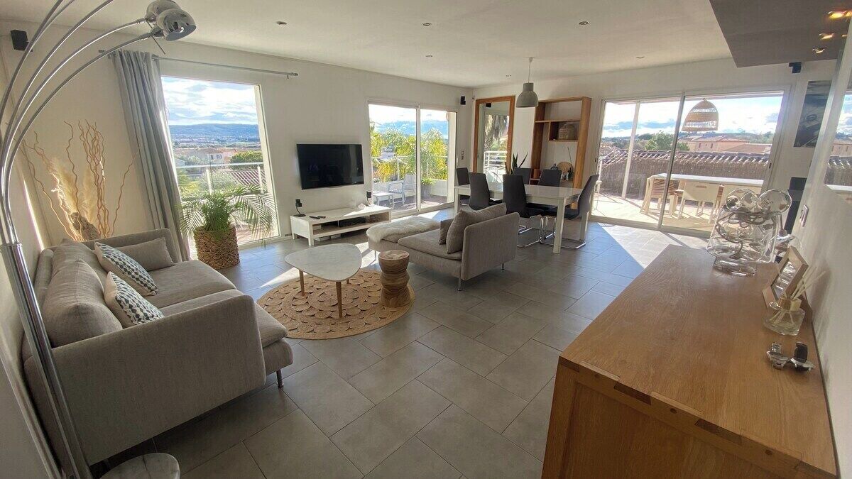 Photo of Livingroom in Montbazin