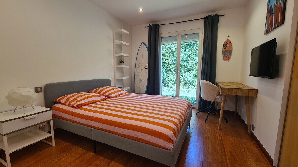 Photo of Bedroom in Montbazin