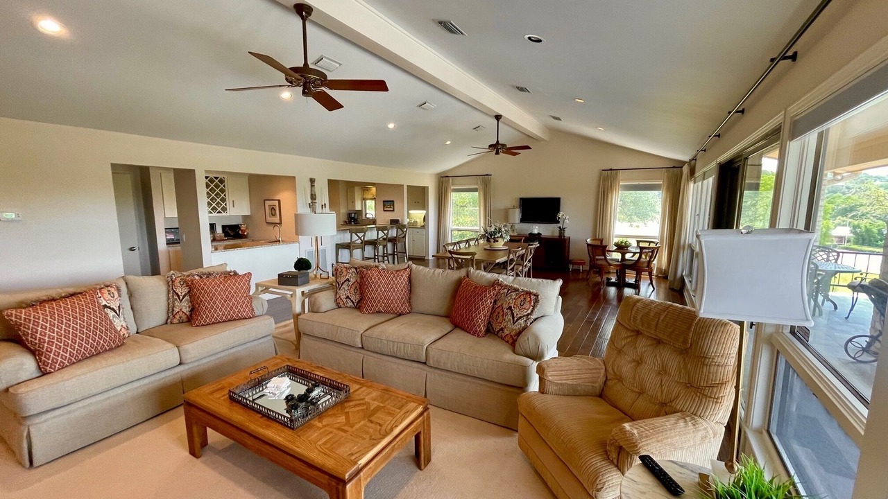 Photo of Livingroom in Lakeway
