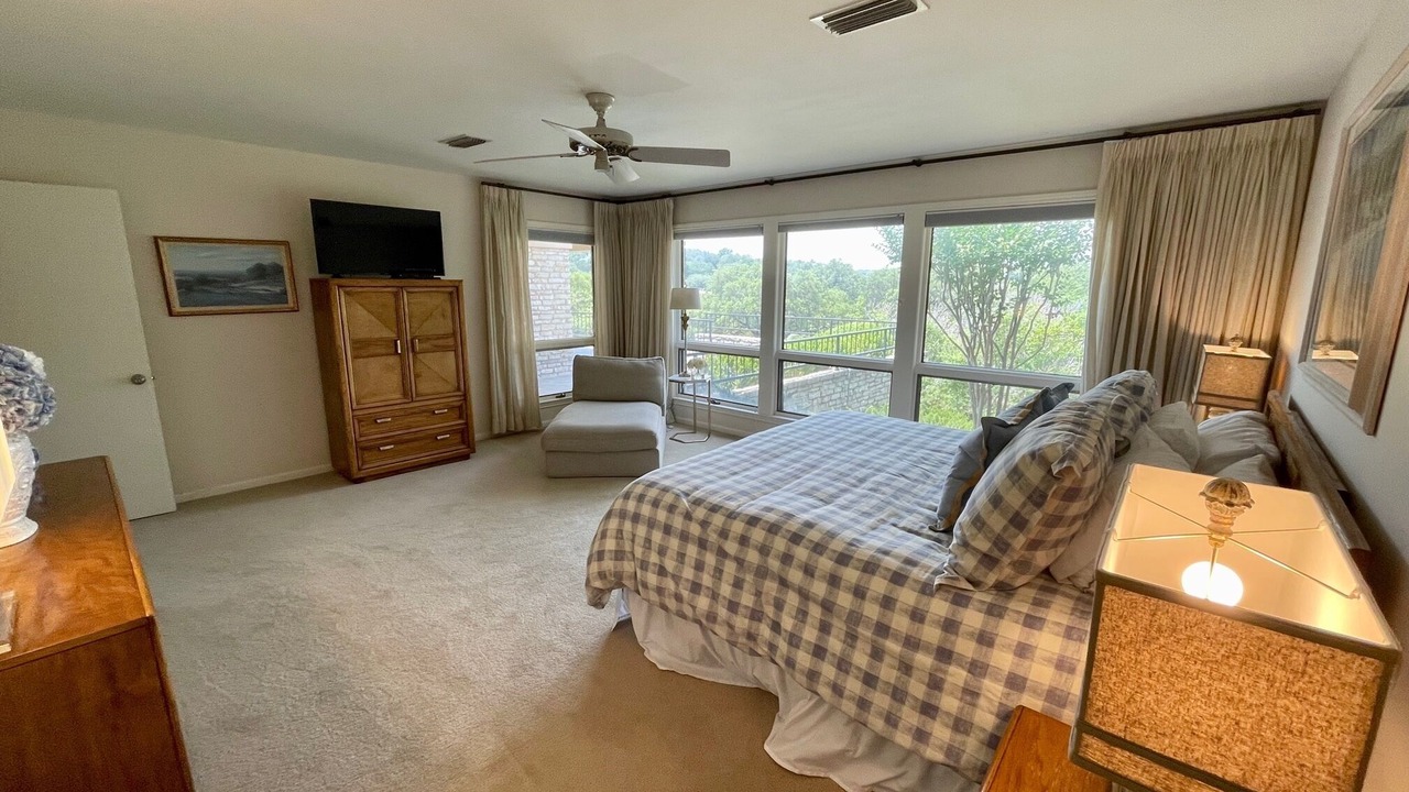 Photo of Bedroom in Lakeway