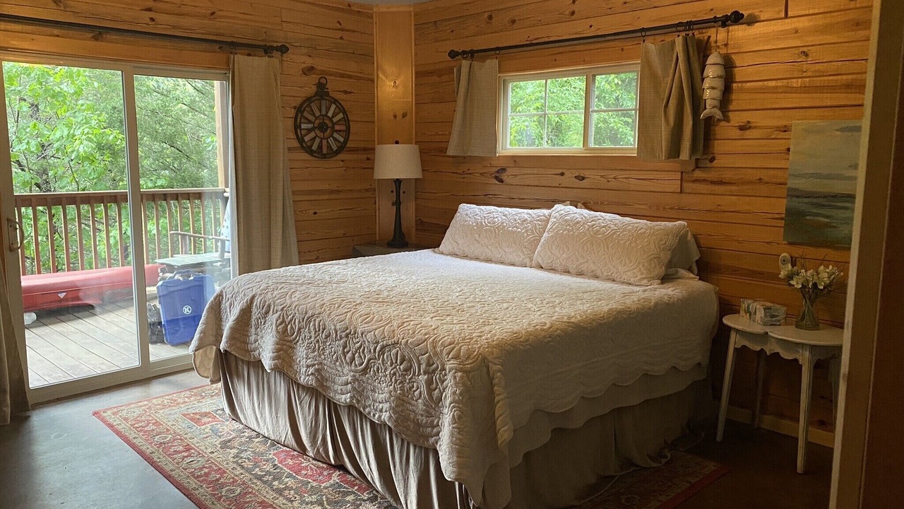 Photo of Bedroom in Sylvan Shores