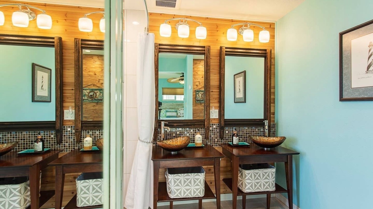 Photo of Bathroom in Hudson Beach Estates