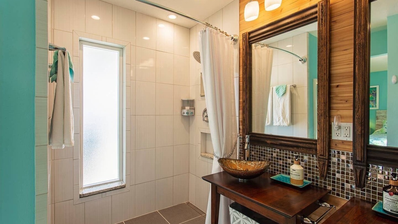 Photo of Bathroom in Hudson Beach Estates