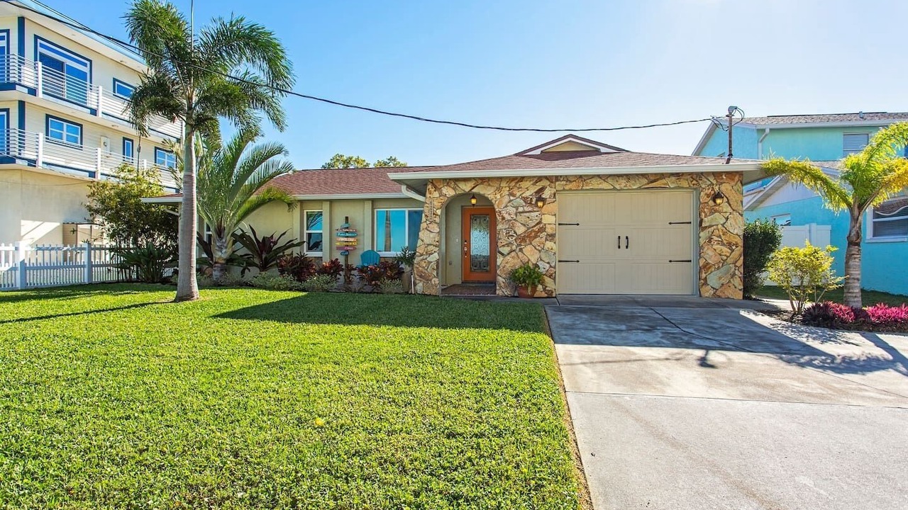 Photo of Outdoor in Hudson Beach Estates