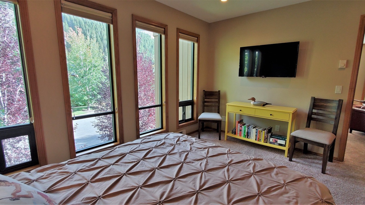 Photo of Bedroom in Warm Springs